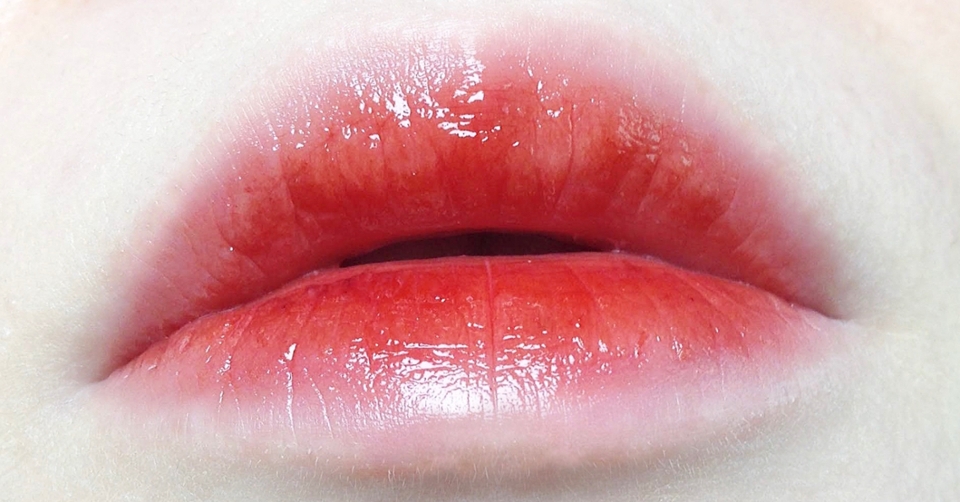 



은은한 광택감도 너무 이쁘고 

색감도 고급스러운 느낌?

​

톤 다운된 브라운 색상이지만

얼굴 톤이 탁해 보이지 않고 

오히려 밝게 살아나게 해줌 !

​

느므 이쁘당 ㅎㅎ

​

촉촉해서 좋고, 

입술을 탱글 하게 만들어줘서 

좋음 :)


​