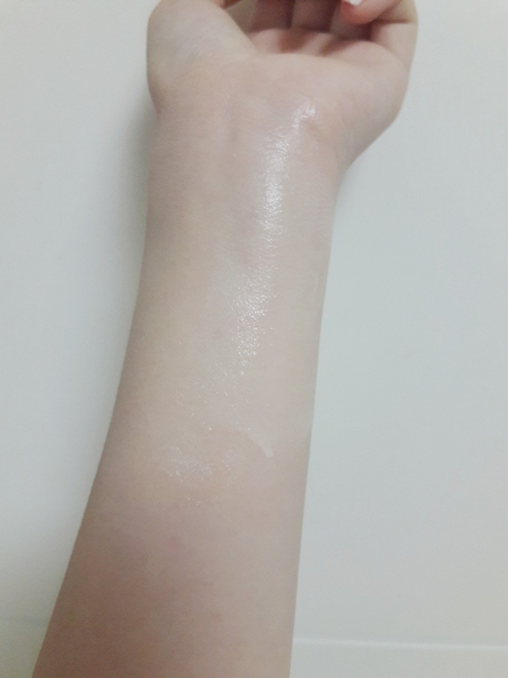 팔에도 파데국물 보이시나요?