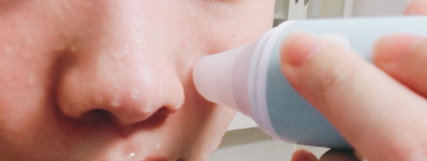 같이 들어있는 면봉으로 문지르면 빠지긴 하지만 60% 밖에 안빠지더라구요.
그래서 저는 라벨르 피지제거기를 이용해요! 100% 깨끗하게!

/라벨르 사용기는 제 다른 글에 자세히 설명되어 있어요!/