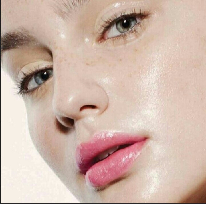 겨울애 바세린으로 연예인 처럼 빛나는 피부가 되길 바라며 좋아요 꼭! 눌러주새여(굽신굽신)^^ 그럼 안녕~~~