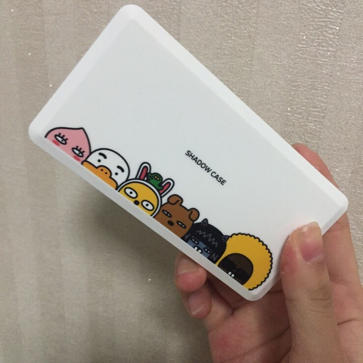 섀도우 팔레트 정보:

더페이스샵 오랜만에 방문했더니
12월 세일로 섀도우 2개 구매 시 공용기 증정하는 이벤트 중이더라!

섀도우 할인은 아쉽게도 안했지만ㅠㅠ
4,500원짜리 섀도 2개 사면 
6,000원어치 공용 주는 거라 일단은 두 개 구매!