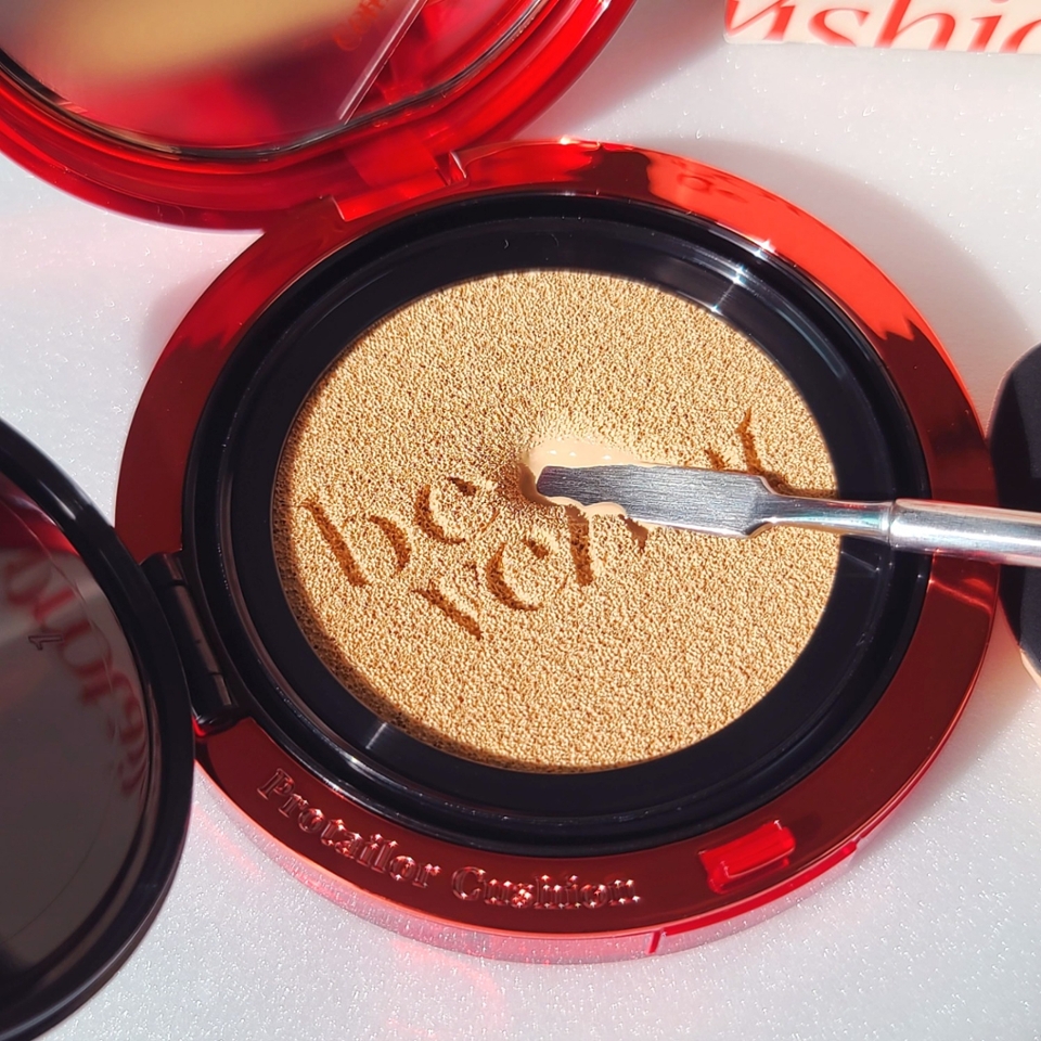 충진량은 자박한 정도지만, 에스쁘아 쿠션은 항상 본품+리필 구성이니까 OK

​

충진량이 너무 많으면 오히려 퍼프에 먹이는 양 조절에 실패해 피부 표현이 예쁘게 안되는 경우가 종종 있더라구요

​

에스쁘아 쿠션은 적절한 충진량의 본품+리필을 제공하니 갈아 끼우긴 귀찮아도 양 조절 실패 확률은 낮다는거😉