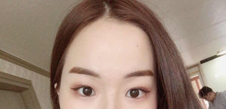 아날로그핑크+이브닝(모노아이즈)+프리마돈나💕💕
이브닝은 오늘 리뷰와 관련은 없지만 정말 예쁜색이에요 ㅠㅠ 버건디+펄레드브라운이라고 할까요..? 예쁘고 오묘한색! But 단종! 남아있는거 안쓰고있어요 ㅎ ㅠ..