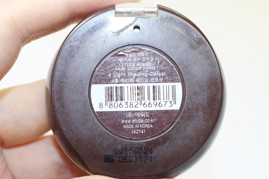 저는 피부가 밝은편이이라 4호 라이트 쉐이딩 코르셋 제품을 구매했어요
쉐딩은 진짜 피부톤에 맞춰서 잘 구매해야되더라구요!
