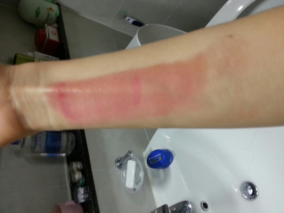 클렌징오일로 지우는 중이에요