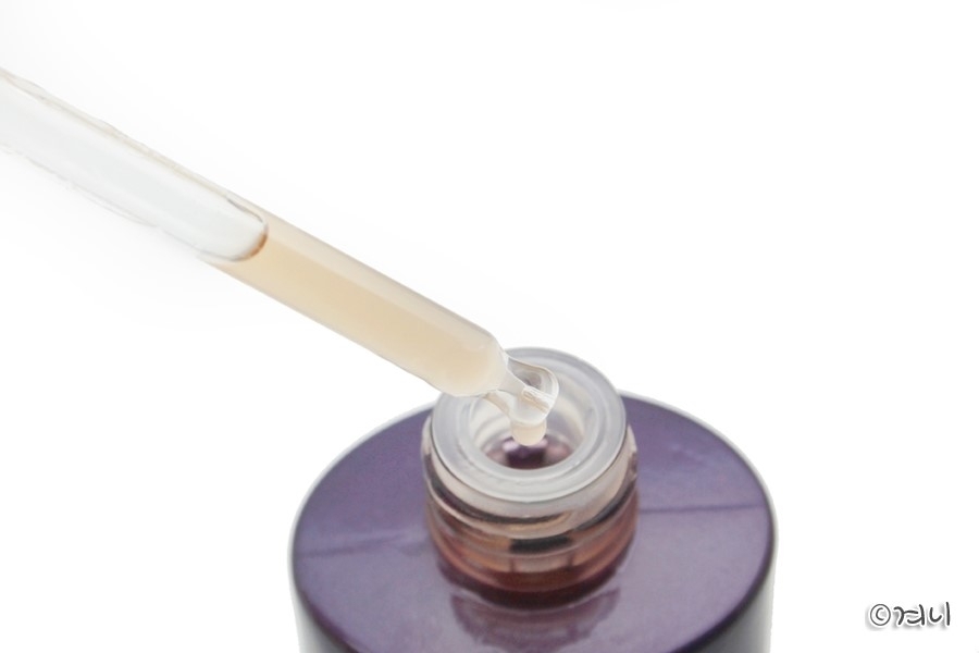 스포이드 형식이고 은근 짐승용량임...ㅋㅋㅋ 용량이 50ml라서 오래오래 잘 쓸 수 있어요.