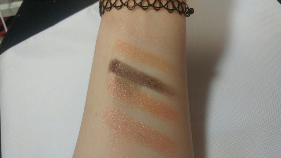 발색이 진한만큼 번짐도진함.