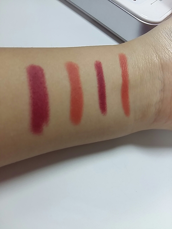 필터x 벨벳와인은 립으로 발색하면 사진보다 살짝 더 보라빛..?이 강한거같고
벨벳코랄은 더 여리하게 발색되는거 같아요!!