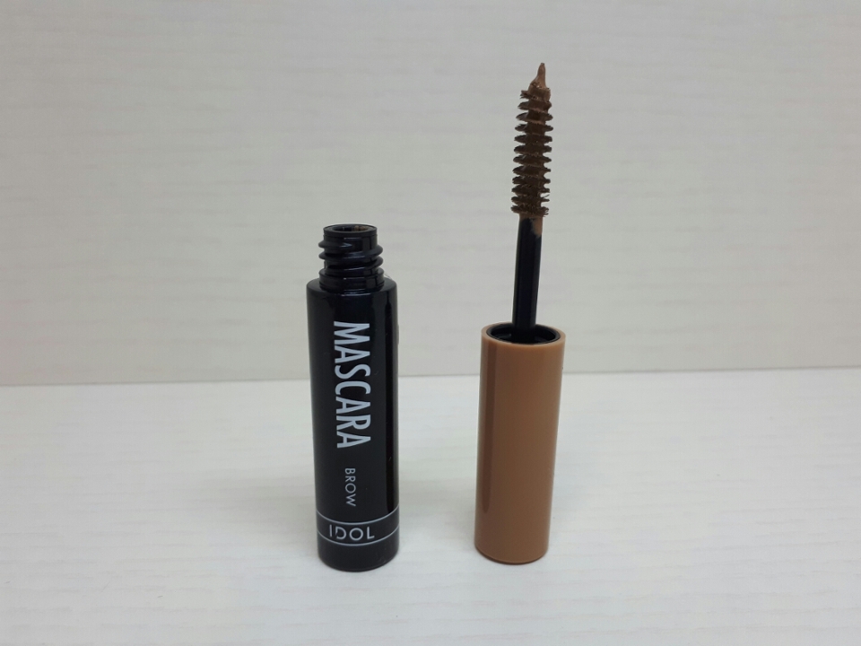 솔도 굉장히 바르기 쉽게 되어있고 솔직히 5500원이라는게 믿기지가 않을정도에요ㅋ