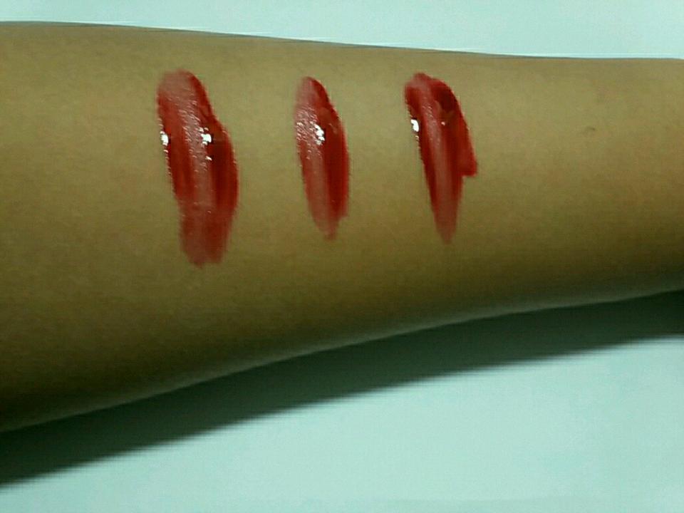 이제 잡소리치우고!! 보시면 아시겠지만.. 제 까만 구릿빛피부에 상큼발랄한 딜라잍 체리핑크를 발라봤어용ㅋㅋㅋ발색 사실 사진보다 더이쁨.. 직접 테스터를 해봐야알지만 대박..☆ 레드도 발라보고 오렌지도 발라봤는데 오렌진 저한테 데츠노노..레든 넘빨감..