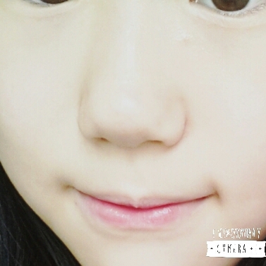 밀어내시면 착색됬던 틴트가 사라지고
저의 얼룩덜룩했던게 좀 많이 사라져있어요 ! 사진이라 그렇지 실제로보면 얼룩덜룩한게 좀 남아있긴한데 진짜 많이 없어져있어요 !