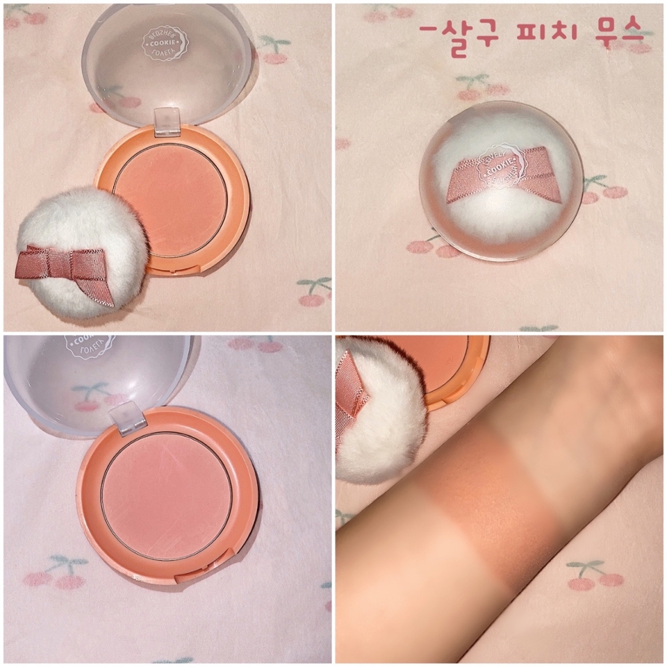 ❀에뛰드 하우스 쿠키블러셔 #살구피치무스 ❀
-핑크 복숭아가 연상되는 컬러의 블러셔에요!
약간의 채도가 있으면서 맑게 올라오는 컬러라 웜톤,쿨톤
구분없이 사용 가능하고 봄에 사용하기 딱 좋은 컬러에요