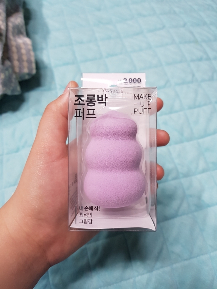 연보라색 예쁘댱댱ㅎㅎㅎ 
원래 똥퍼프는 두칸이라 해야대나 암튼 그런데 이건 세칸이에요 !  근데 원래 똥퍼프보다 부드럽고 폭신해요 !