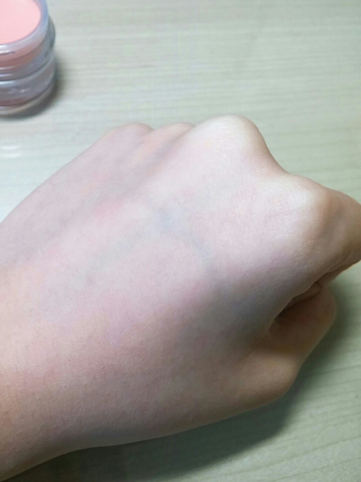 다크서클 대신 손등을 준비했습니다😌