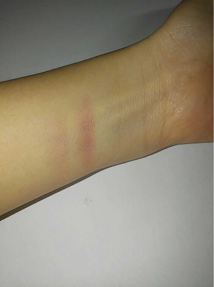 불빛을 주고 찍은 발색샷