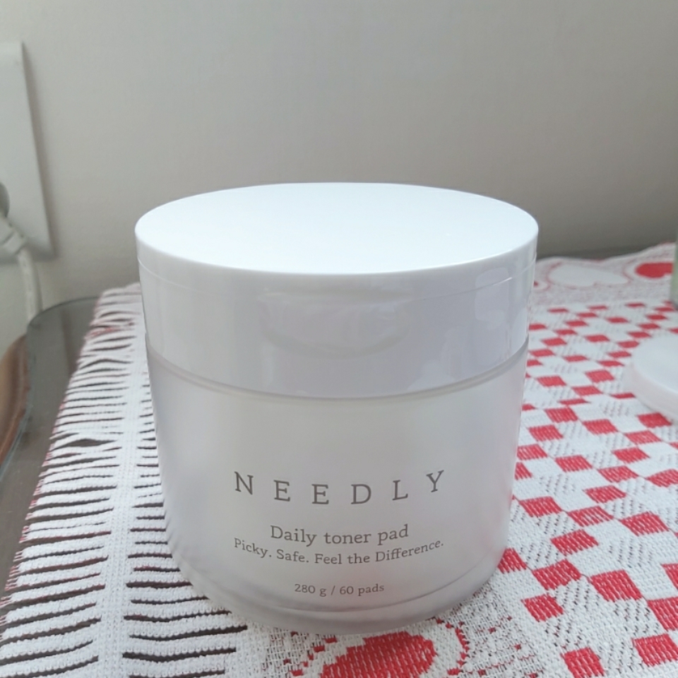 🤍 니들리 데일리 토너 패드 (언파 박스)

'보름달 패드'라는 별명이 붙은 제품이에요
그 정도로 패드 크기가 상당히 큽니다🤣