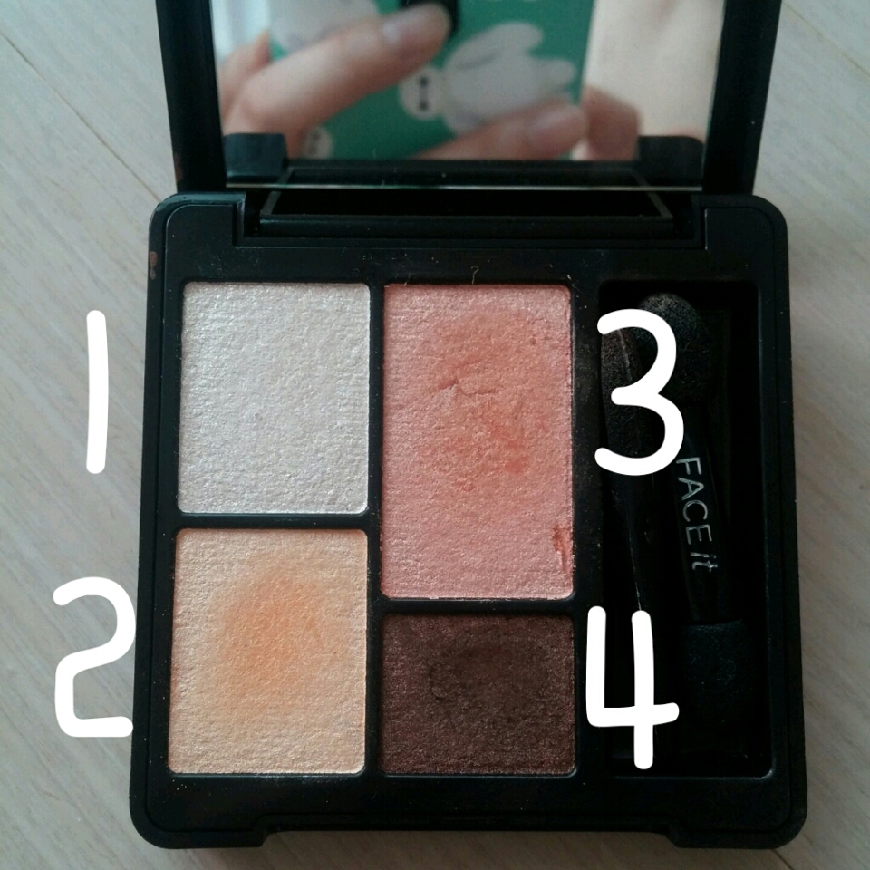 네가지 색에 번호를 주어볼게요!
2,3은 갠적으로 명도가 비슷해서 둘 중 하나만 쓰는 편이에요.
이걸 살 때 박스에 이 네가지 색을 어떻게 쓰면 좋은지 설명이 있으니 그거 참고하면 좋아요~~~