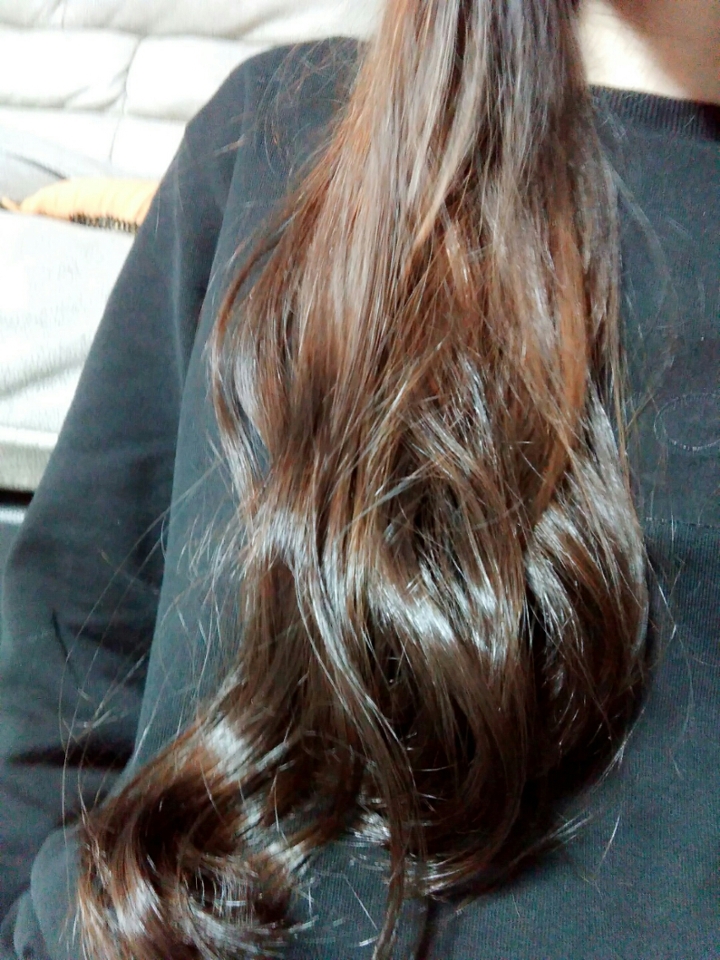 약 10시간정도 후예요!
아직도 남아있어여 ㅠㅠㅠㅠㅠㅠ
컬링 에센스를 발라줘서 그런지 지속력 갑..
앞으로 밤에 너무 피곤하지만않으면 매일 할 듯 해용 ㅎㅎㅎ😍