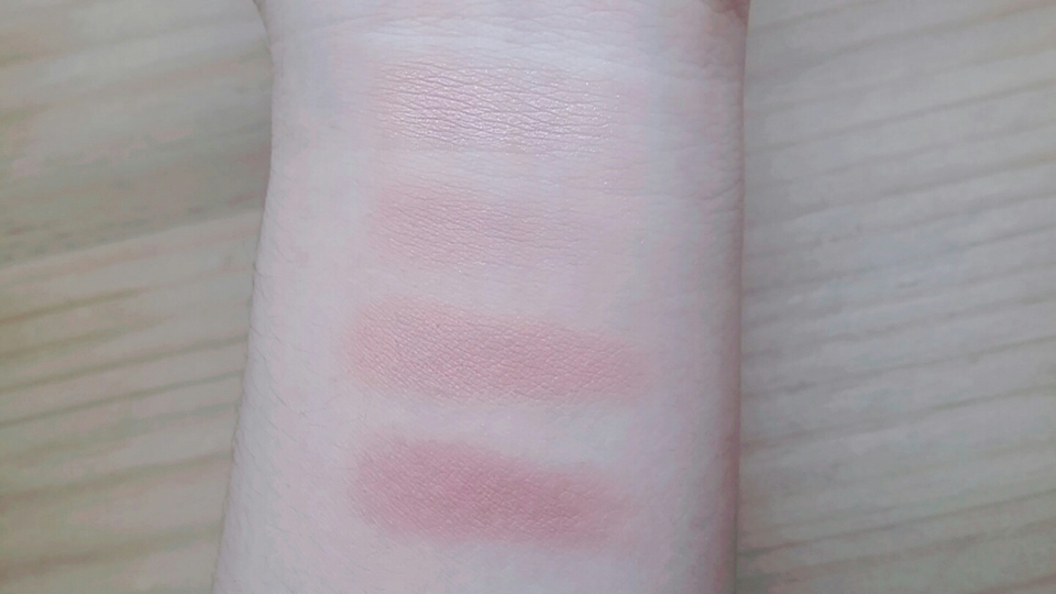 누드 하이힐은 말 그대로 누드. 펄감이 있긴 하지만 미샤와 마찬가지로 자연스러워 보이는 작은 입자고, 차분한 느낌이 강해요.

다음 시스루원피스는 좀 더 핑크빛이 돌고, 펄이 없습니다:) 약간의 회색빛이 있어 마찬가지로 차분~

드라이 오렌지는 톤다운된 오렌지색이에요! 많이 다크하진 않고 그날 아이,립메이크업이 어떻게 되냐에 따라, 그리고 블러셔양조절에 따라 차분하게도, 통통 튀게도 쓰기 좋아요!

마지막 빈티지샵은 레드 색인데, 맑은 레드보단 드라이오렌지처럼 톤이 다운되었습니다. 말린장미색 같은 느낌도 있고요.
발색이 진한 편이라 양조절 잘 하지 않으면....쉐딩 실패한 토인st가 될 수 있습니다..