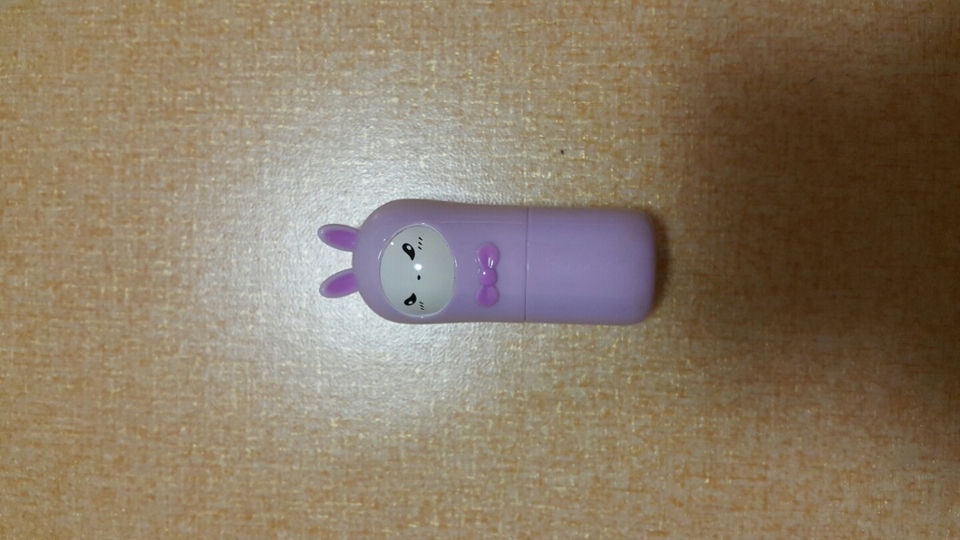 토니모리 헬로 바니 퍼퓸 바
4호코코플로랄!
향기 진짜 은은하고 휴대하기도 편한제품입니다 !