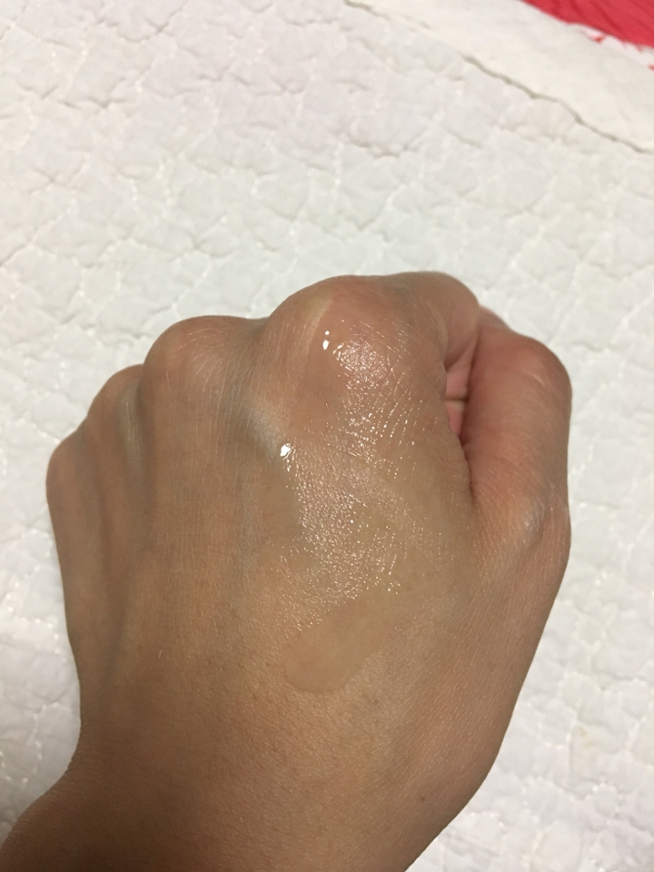 #효비담은 살짝 하늘색? 여튼 색이 있지만 진하지는 안고 묽은 제형 이였어여