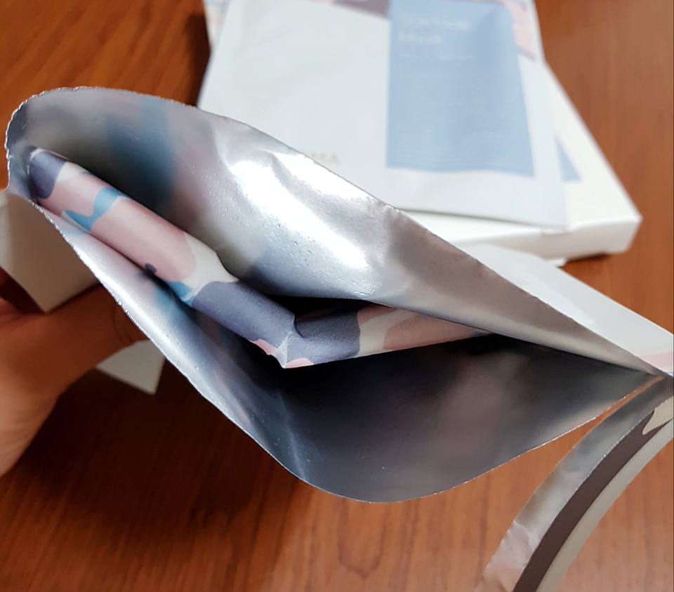 뜯어봤는데 뭐지!? 세럼이 없어요! 더한건 뽀송뽀송해요!!! 이런 신박한 마스크가 있다니???? 마스크 너어~//ㅅ//♥