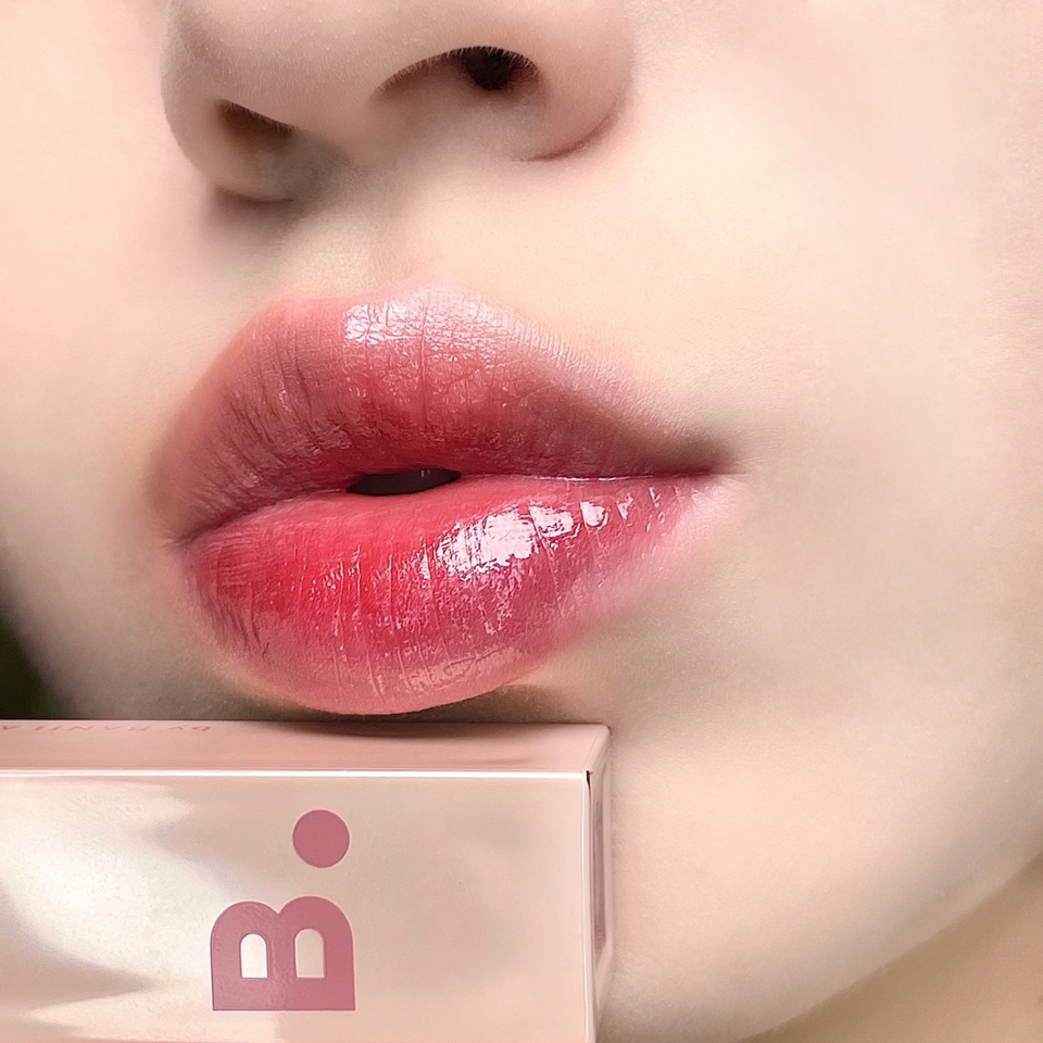 PP01 폴인모브

폴인모브 컬러는 제가 써봤던 컬러중에 제일 오묘하면서도
매력있는 색상중 하나였어요 쿨톤분들에게 추천드리고
베이스로 발라도 예쁘고 단독으로 발라도 쿨톤분들의
가을 립메이크업을 책임져줄 컬러랍니다!
