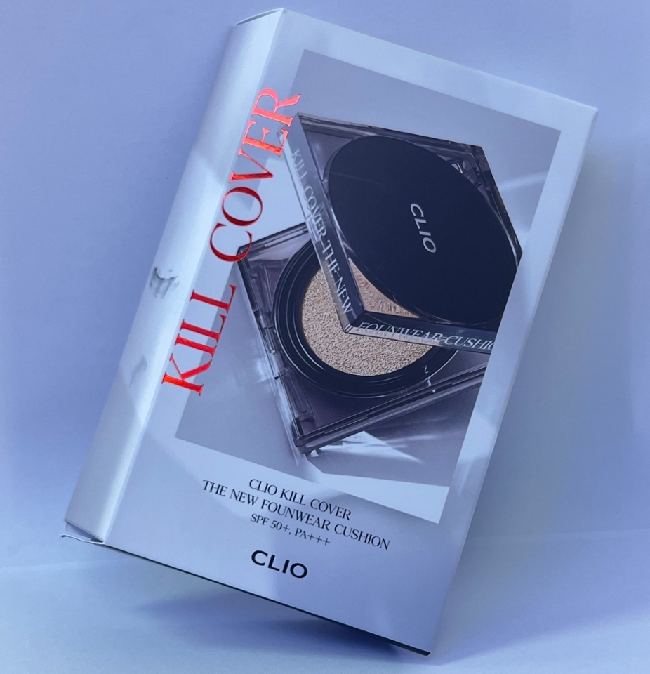 [클리오] 킬커버 파운웨어 더뉴쿠션 

이번에 클리오가 신상을 내면서 할인이랑 기획 같은 거 많이 하신 거 다들 아시죠??
킬커버 파운웨어 쿠션이 어떠한 호수는 본품+리필+퍼프+컨실러 이렇게 주지만 몇개는 본품+리필 이렇게 주더라구요 
그게 또 어딥니까,, 감지덕지 해야죠