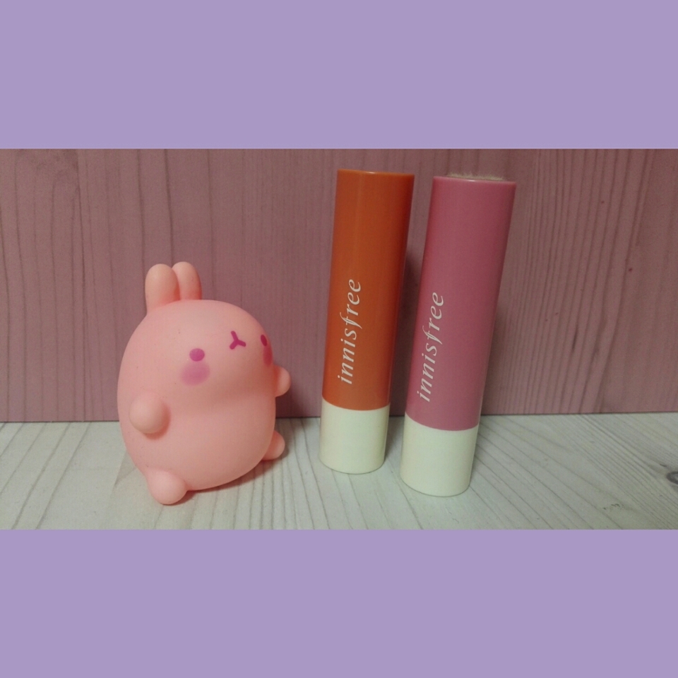 에코 꽃물 틴트밤 외형입니다~ 이니스프리 디자인 예뻐요ㅠ 무난하면서 귀여운느낌이 들죠?!😻
크기는 면봉보다 아주 조금 긴정도에요!