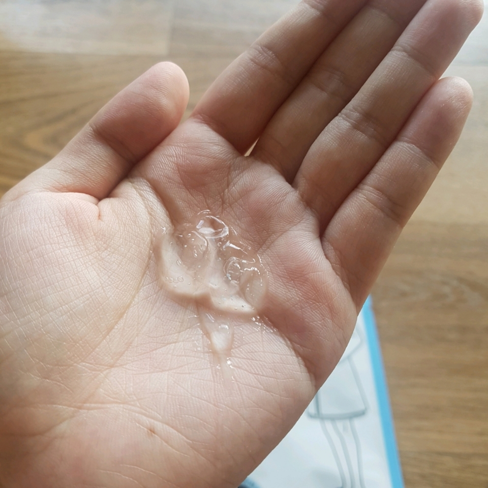 
#앰플폭탄 💣 

앰플을 모두 짜낸 양이 이 정도에요! 

어느정도냐하면, 
얼굴 전체에 넉넉히 바르고 
손에 펴바르고도 남는 정도더라구요.

진짜 앰플폭탄 인정!!!👍👍


