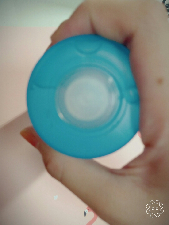 조그마한 뚜껑으로밀폐돼어있었어요!