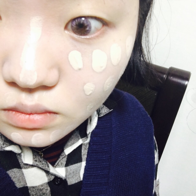 비비크림이 다른것보다 회색끼가 별로 없어서 너무 좋았어요
커버도 그리 나쁘지 않게 잘 되구영