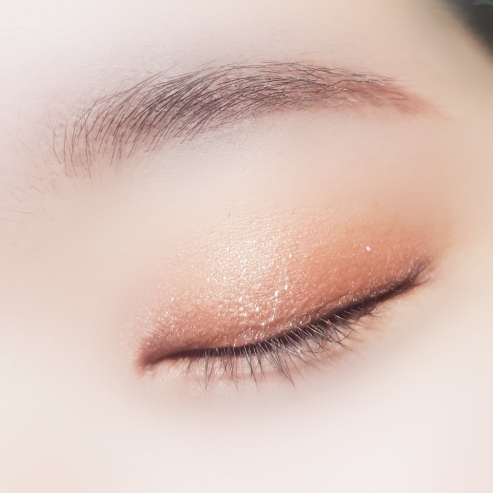 1번 글리터를 눈 두덩이에 올려줍니당
마이마이 팔레트가 글리터로 아주 유명하잖아요?!
그럴 만 합니다...너무 이쁨니담😥