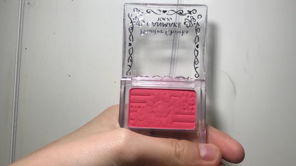 이 색은 체리핑크 색이에용 겉보기에는 엄하다고 볼수 있지만 블렌딩하면 귀욤귀욤 발랄발랄해진답니당 