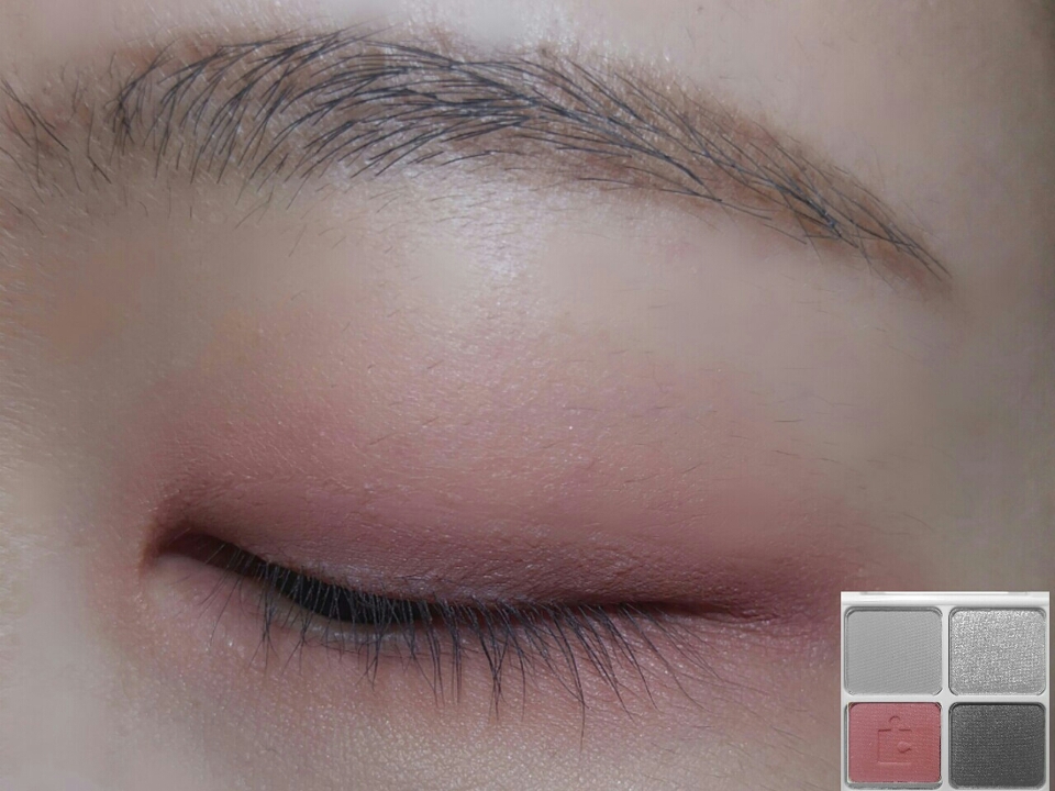 그다음에는 총알브러쉬로 쌍커풀라인 조금 바깥까지와 언더 삼각존부분과 앞쪽에 차분한 로즈컬러인 플라워케이크를 깔아주세요! 이 두색이 그라데이션되면 그로케!!!!이쁠 수가 없습니다💖