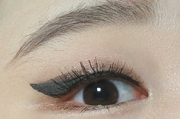 키스미 블랙 아이라인 왤케 잘 벗겨지고 지워지나요...