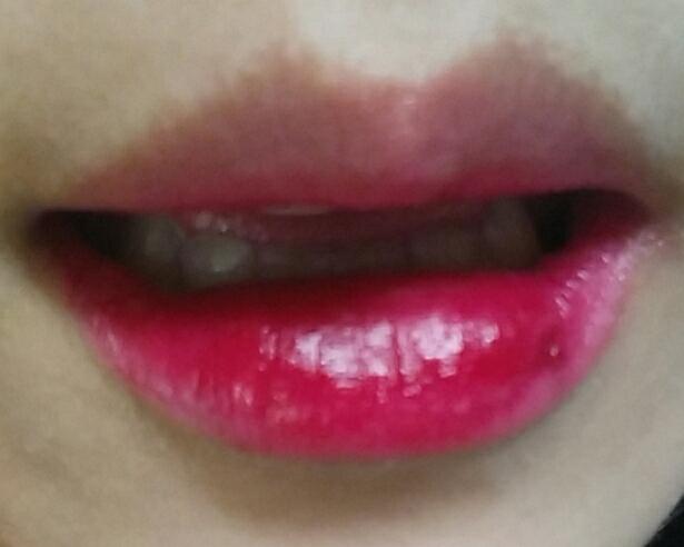 헐헐헐헐ㅎㄹㅎㄹㅎ러..보이심???? 제 칙칙한 입뚤이.. 체리삥꾸로 빛남.. 개맘에듬.. 립밤바르시고하시는게 좀더좋지만 그냥발라두 충분히 이뻐용~♥ 심지어.. 맛도잇음.. 먹을만하네옄ㅋㅋㅋㅋ.. 뒤에 제입뚤 또있음..붂흐//