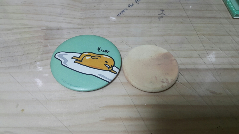 거울이랑 드러운 퍼프입니더ㅓ