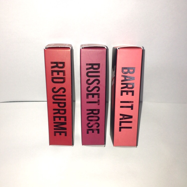 옆부분 정말 맘에드는데요
색상명과 색상이 한눈에 보이게 했습니다
왼쪽부터 레드수프림, 러셋 로즈, 베어 잇 울
입니다.
