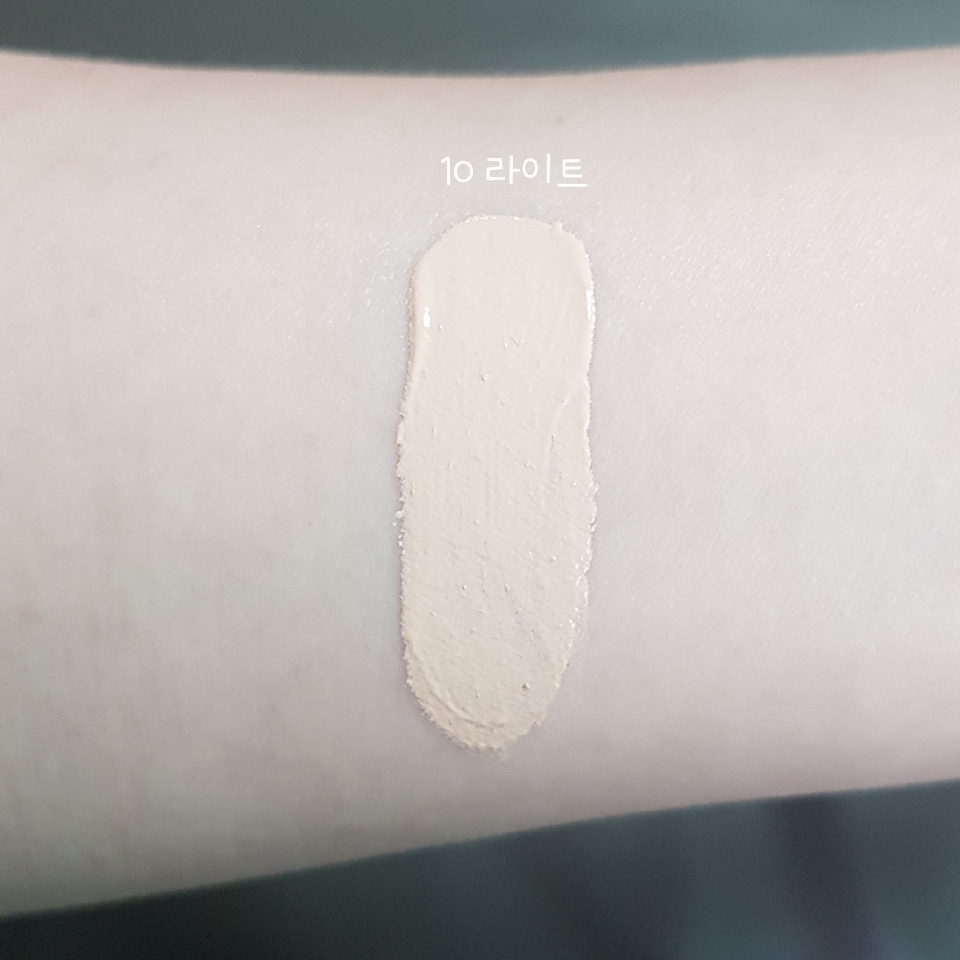 밝은 피부표현을 좋아해서10 라이트색상으로 가장 밝은색상으로 픽했어요~