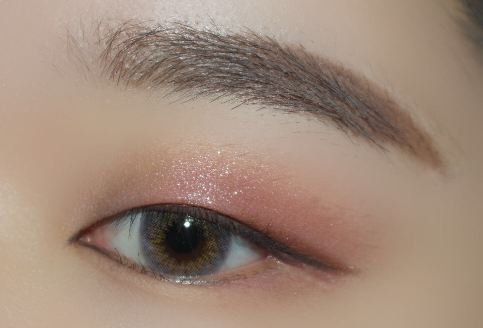 #퍼플 이 섞인 #브라운 으로 
 라인 위쪽을 #채워주세요
