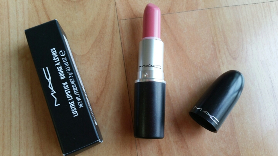 제품 외관이에요~ 맥하면 총알 립스틱!