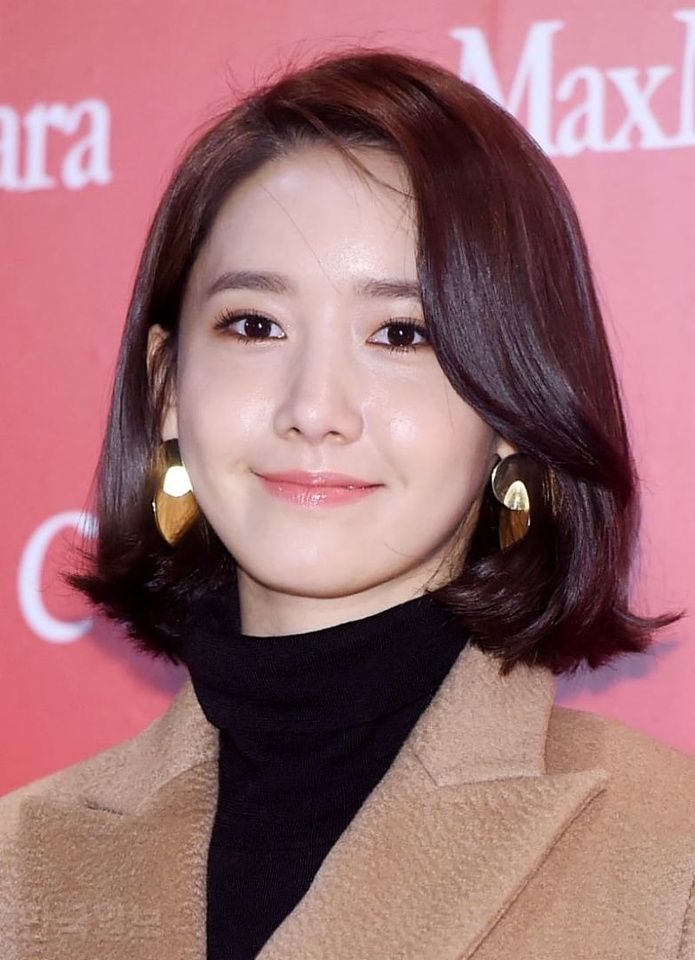 대체로 브라운 색으로 음영 메컵을 해주고 애굣살을 해주면 되는 메컵이예요~!