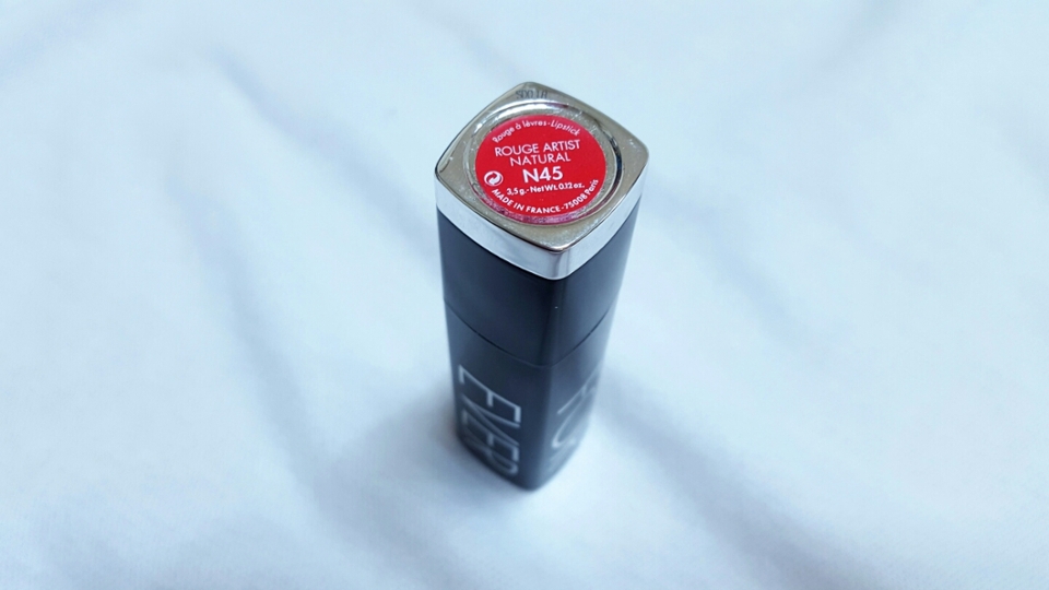 이번엔 마지막으로 메이크업포에버의 루즈아티스트내추럴 N45번 볼게요,

굉장히 크리미한 맑은레드라 요새 블러셔로 잘 사용하고 있다고 하더라고요,

아주 좋은 정보예요, 실제로 립스틱을 블러셔로 잘쓰는 친구는 첨 봤거든요
역시 코덕력 만렙답더라고요bb