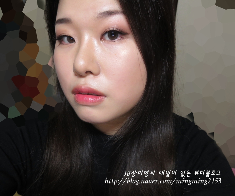 완스엉^^....


섹시하고 싶었는데......

'뭘 봐 ㅅ끼야....' 
같은 느낌이 드는건 왜일까 ... ^^
