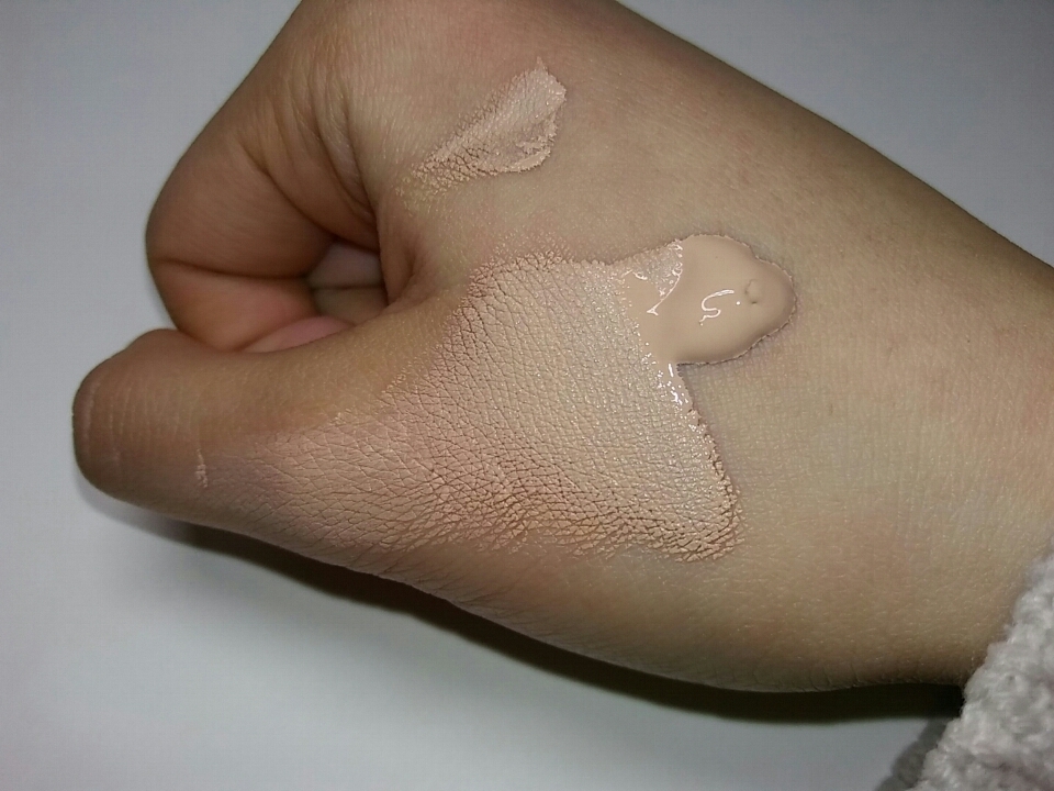 한번짜다가 또 양조절 실패했숮니다ㅋㅎㅌㅎㅋㅎㅌㅎㅋㅎㅌ
발리는 느낀은 요렇게 발릴 땐 촉촉 바르면 매트한 제형이예요