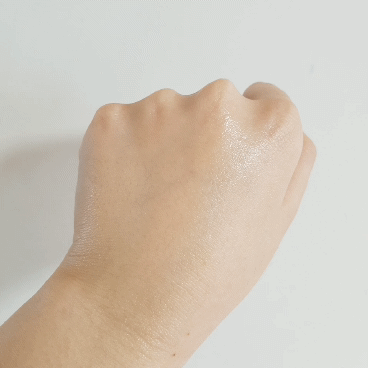 
▶총평◀ 

전체적으로 제품은 나쁘지 않아요. 

그런데 왜 여름에 출시한 건지 이해가 안갈 정도로, 
유분감이 심한 제품입니다.  

완전 가을,겨울용 보습크림이에요.

지성 피부에게 H/2는 무거울 수 있음...!
그리고 여름보다는 가을, 겨울용 크림으로 추천!


