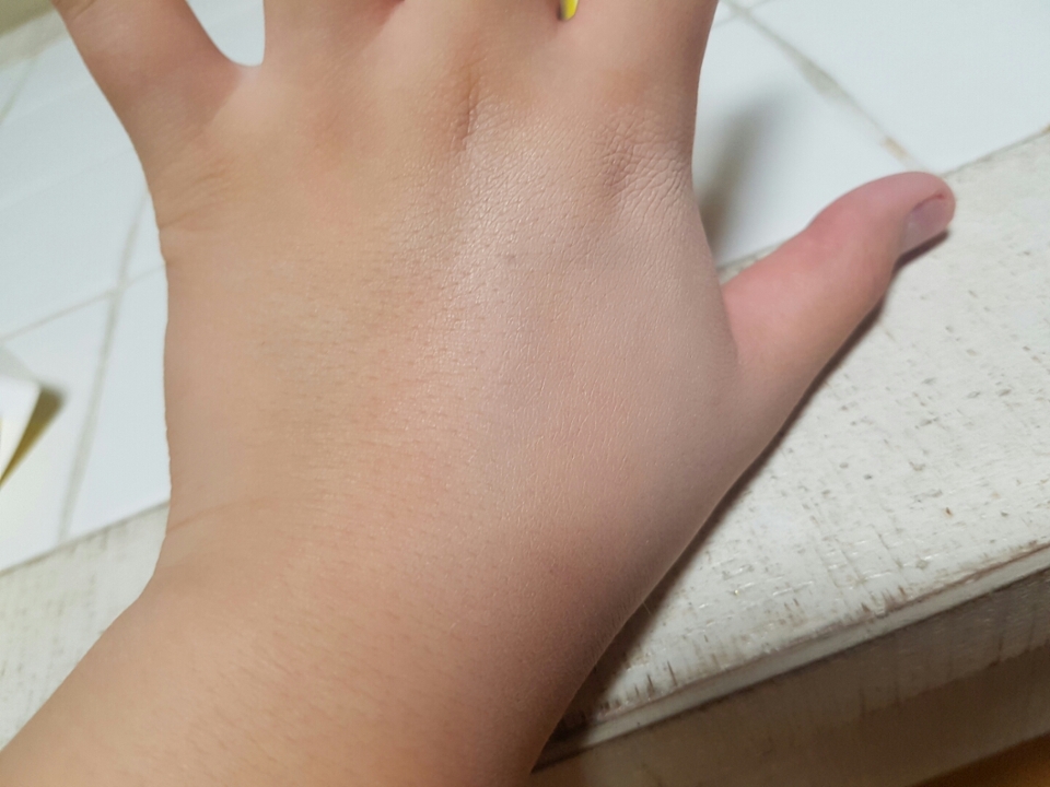 왼쪽이 안바른것이며 오른쪽이 바른것입니다 확실히 바른쪽이 훨씬 정돈된거같네요!! 그럼 리뷰는 여기까지😚