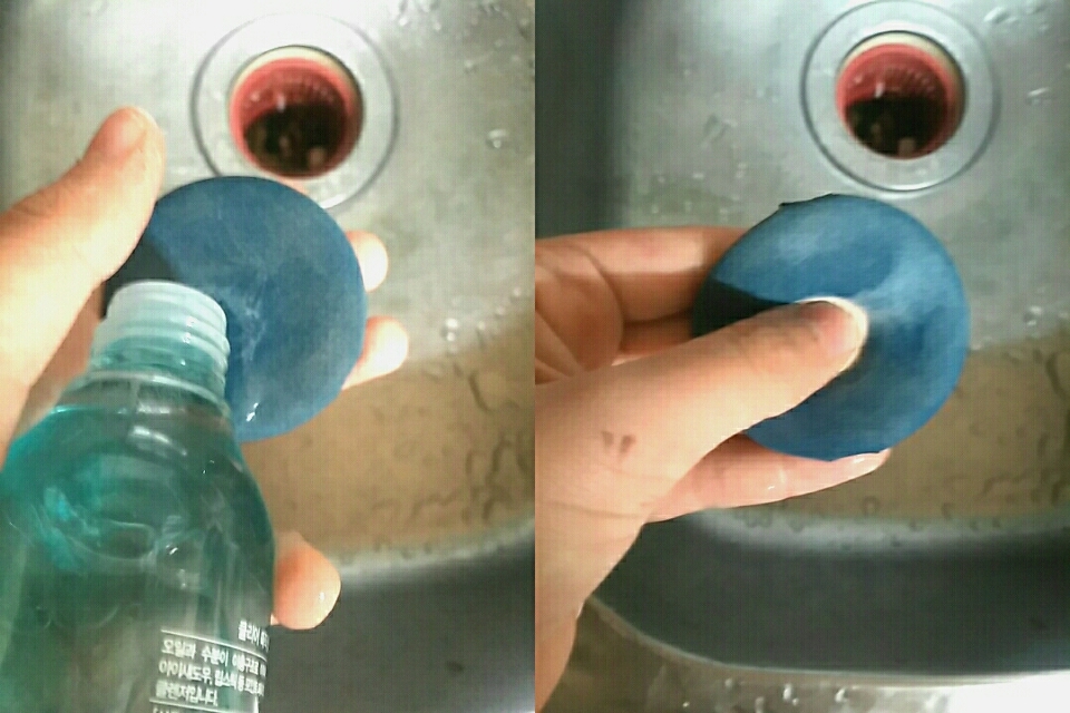 그다음에는리무버를부으면서(?)문질문질~~