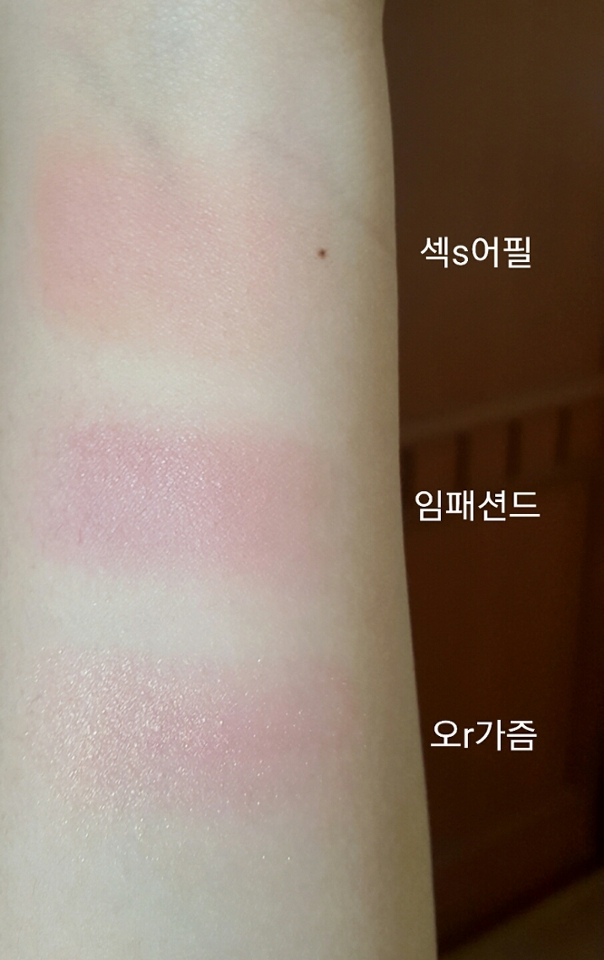 자연광 + 색감조절 사진입니다
너무 예쁘죠ㅠㅜ...

오r가즘만 펄감이 있어요! 참고하세요~~